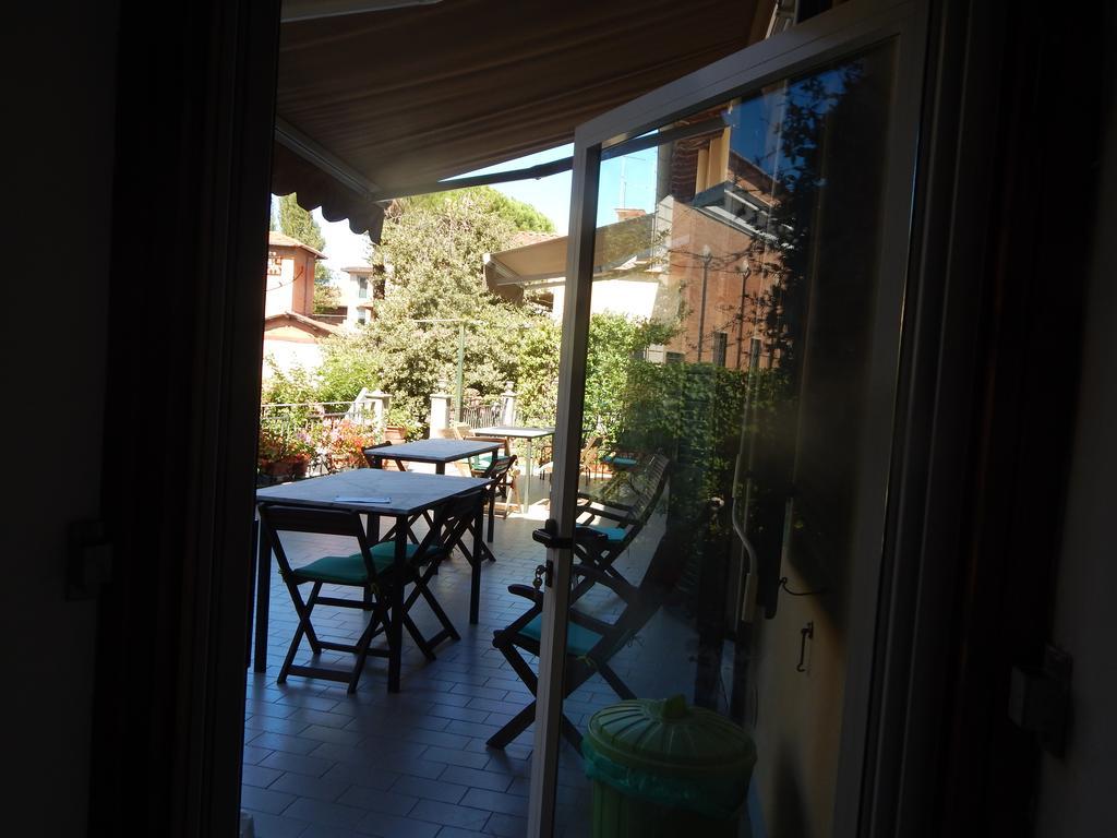 Borgo Largo 51 Acomodação com café da manhã Pisa Exterior foto